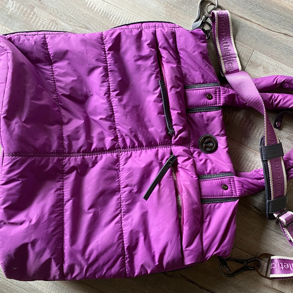 Lululemon puffy gym bag
